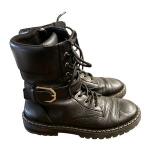 VINCE CAMUTO REPLA LACE UP LEATHER BOOTS BLACK IN SIZE 6